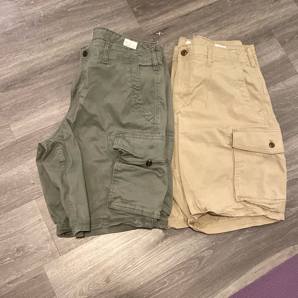 SOLD:Gap size 34 bundle of 2 men’s cargo shorts